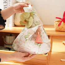 Souvenir bag female bridesmaid wrist bag Chinese style handbag wedding return gift festive light luxury gift box