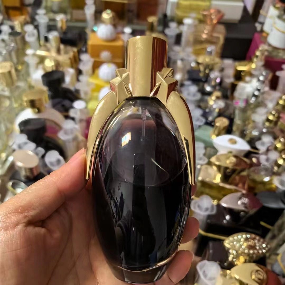 42元买Lady Gaga Fame香水？这瓶香到“黑”！_香水_淘宝美妆网