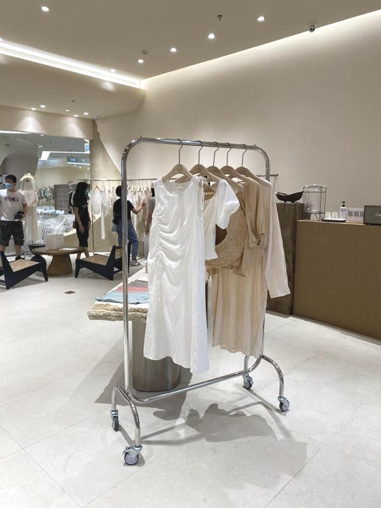 Clothing store hanging rod stainless steel with wheels Silver Nakajima display rack Women's store floor-standing shelf display rack