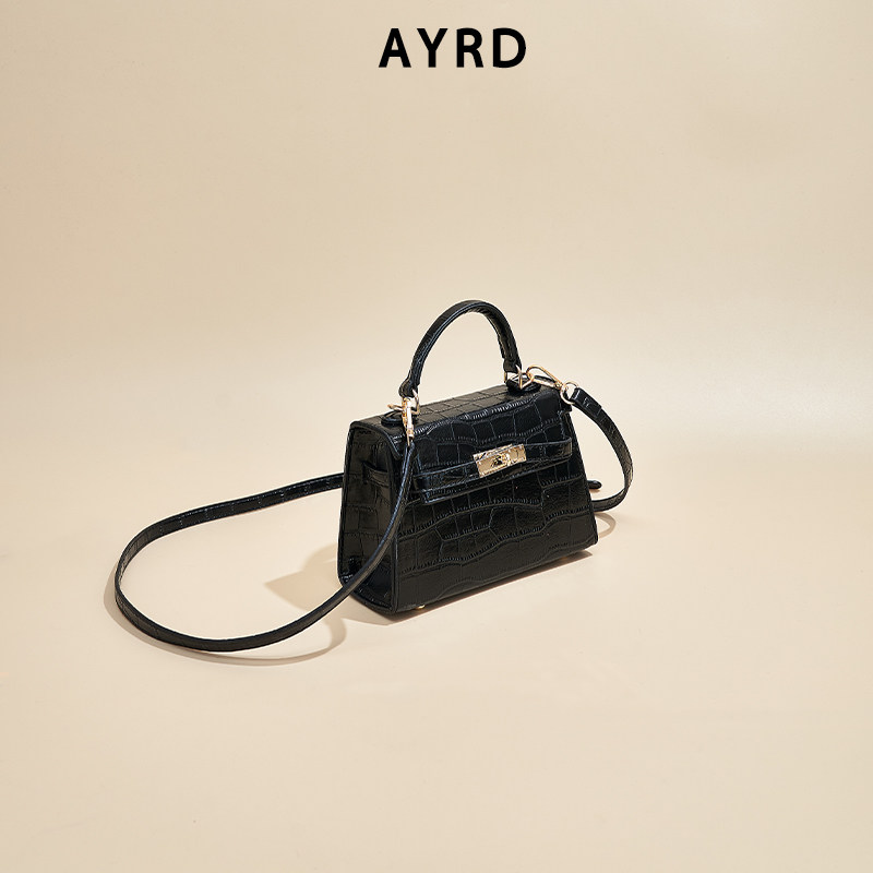 Crocodile-print Kelly bag 2022 new summer women's bag cross-body niche design premium texture versatile ins hand