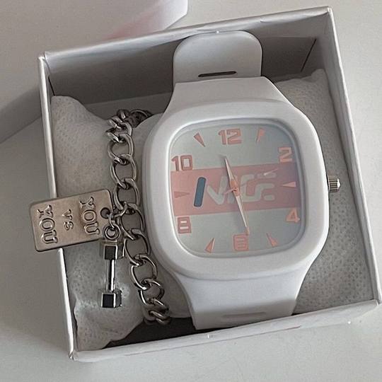 Модные и стильные часы для учащихся средних и старших классов, квадратный дизайн для мужчин и женщин, парные модели, нишевый дизайн, популярные в интернете, в лесном стиле, с единорогом.