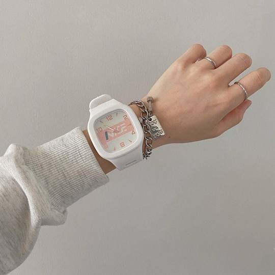 Модные и стильные часы для учащихся средних и старших классов, квадратный дизайн для мужчин и женщин, парные модели, нишевый дизайн, популярные в интернете, в лесном стиле, с единорогом.