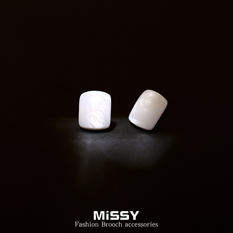 White shell anti-walking button collar decorated rectangular small brooch high-end female magnet needle fixed clothes