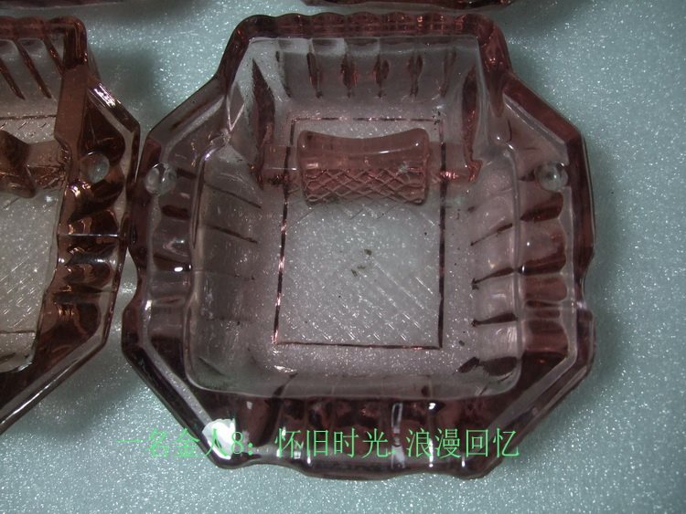 Hao Mingxuan old objects Old Shanghai Customs Old Glass Tobacco Cylinder can be collected for the display of film and TV props shop window display