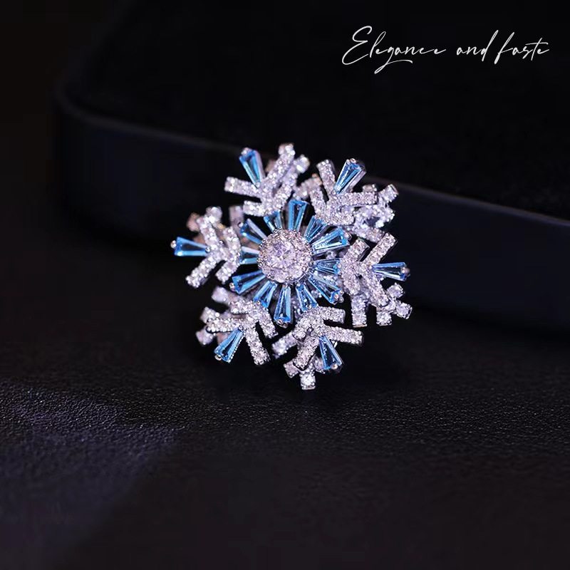 Time Flies and Luck Changes, Rotating Snowflake Brooch, High-End Women's Design, Niche and Exquisite Suit Brooch, Birthday Gift