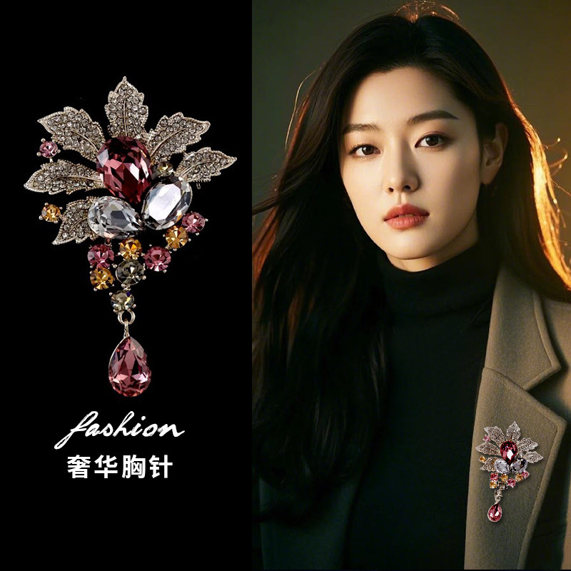 French-Style Artistic Luxury Crystal Coconut Tree Brooch for Women, High-End Suit Accessory Pin, European and American Coat Brooch