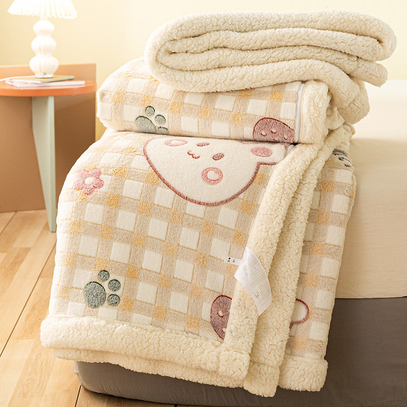 Blanket Quilt Spring Autumn Warm Coral Suede Flannel Mat Bed Linen Dormitory Small Blanket Office Nap Lunch Break