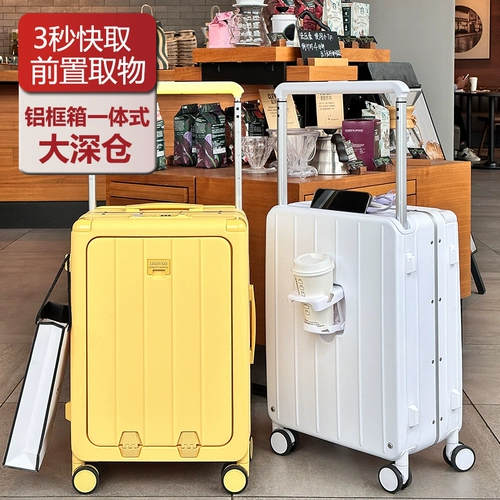 Вместительный и большой чемодан