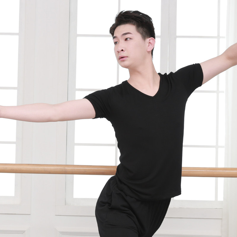 Dance rehearsal for the men's modern dance art conqueror stage performance in the square dance Modeir blouses