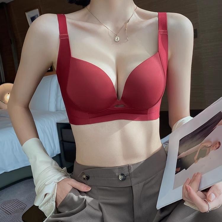 Red Bra Set for Women in Their Zodiac Year, Designed to Make Large Busts Appear Smaller, Gather Side Breasts, Prevent Sagging, Adjustable, Seamless, Wireless Red Bra Set for Women in Their Zodiac Year, Designed to Make Large Busts Appear Smaller, Gather Side Breasts, Prevent Sagging, Adjustable, Seamless, Wireless