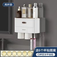 Две чашки зубных щетков