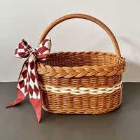 Корзина + винный красный шелковый шарф (привязанный к себе) маленький