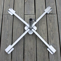 Железная основа на четырех ножках из стали черного и черного золота.