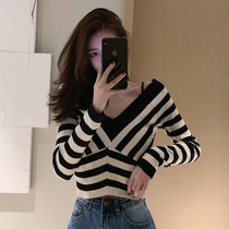 Autumn new knitwear womens design sense niche light cooked top v-neck hollow striped shirt long-sleeved bottoming high waist