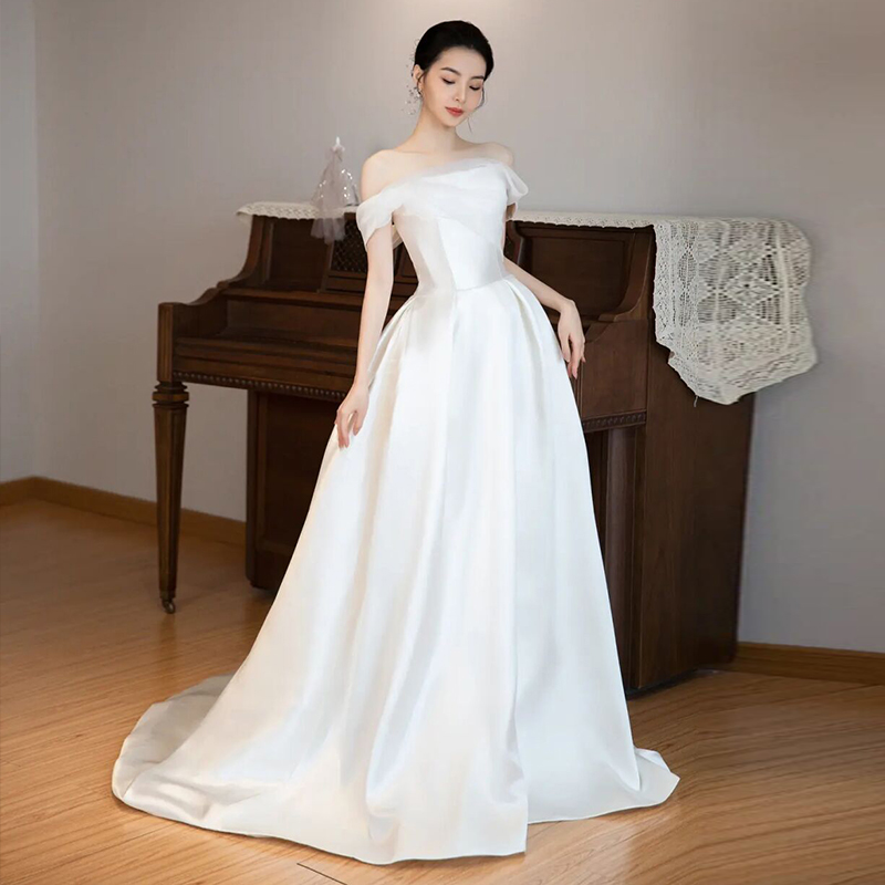 One -character satin light wedding dress 2024 new bride simplicity atmosphere high -end French forest -style dragging tail out One -character satin light wedding dress 2024 new bride simplicity atmosphere high -end French forest -style dragging tail out