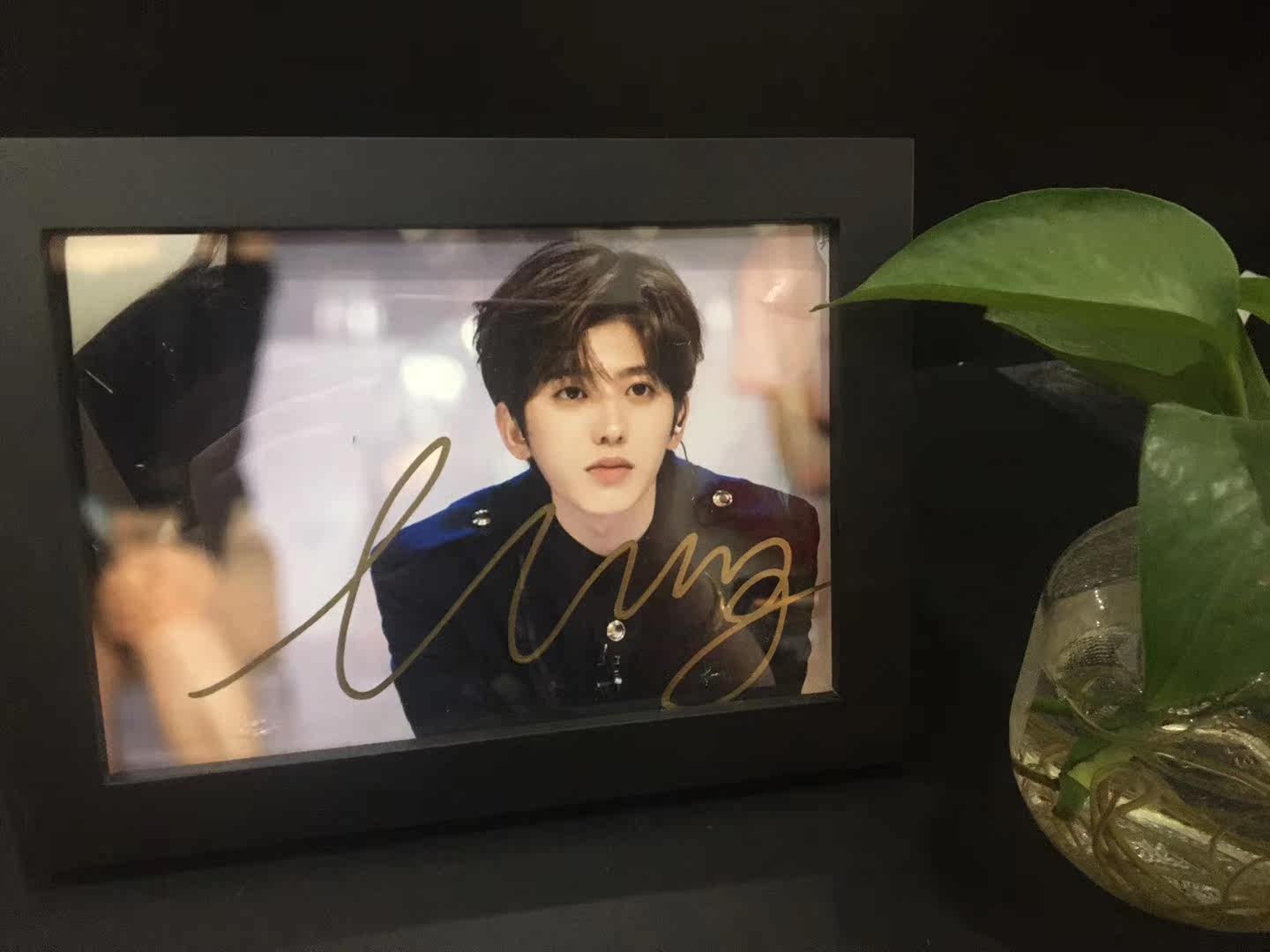 Cai Xu Kun's autograph photo frame star's pro-pen perimeter fidelity