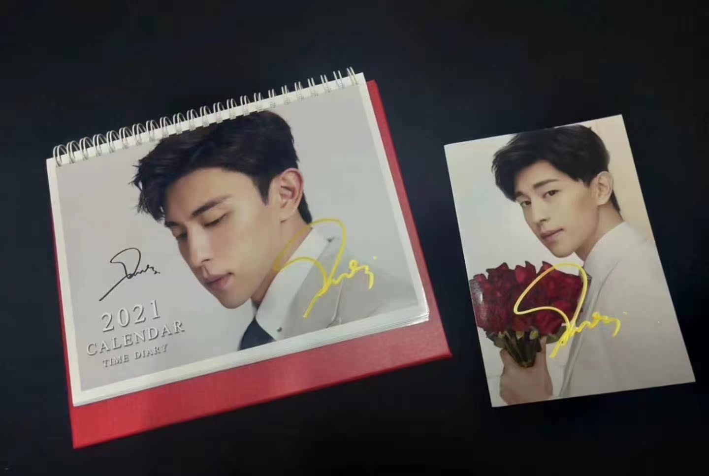 Dunren's 2021 calendar pro-pen signature should be taken care of by the neighboring pro-sign photo