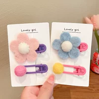 Два части маленьких розовых цветов+маленькие голубые цветочные волосы.