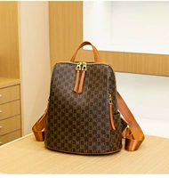 Маленький коричневый