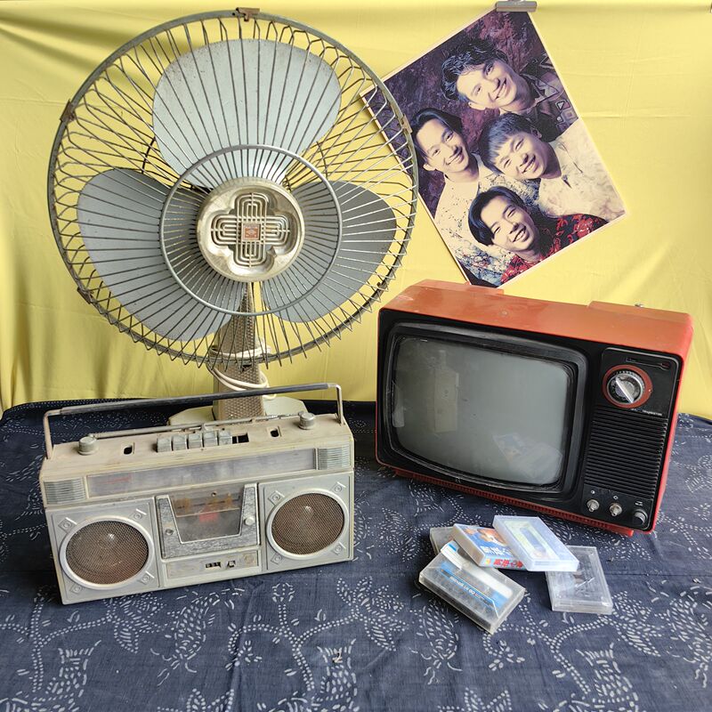 Folk Nostalgic Old Objects: Tv, Tape Recorder, Electric Fan, Telephone, 1980S Old Memorabilia, Film and Television Props