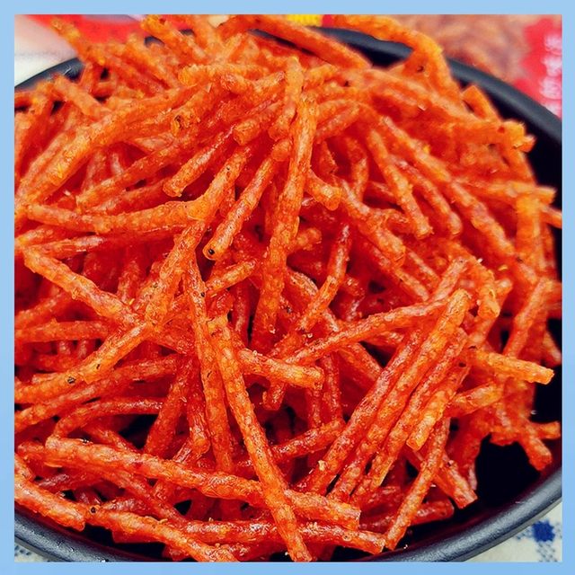 Mao Xiangde shredded mushroom sauce, shredded pork noodle products, spicy strips and potato shreds, the taste of childhood is spicy, spicy spicy slices, spicy