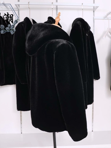 Мужская куртка, короткая толстовка с капюшоном, бархатный демисезонный модный дизайнерский трендовый лебедь, тренд сезона