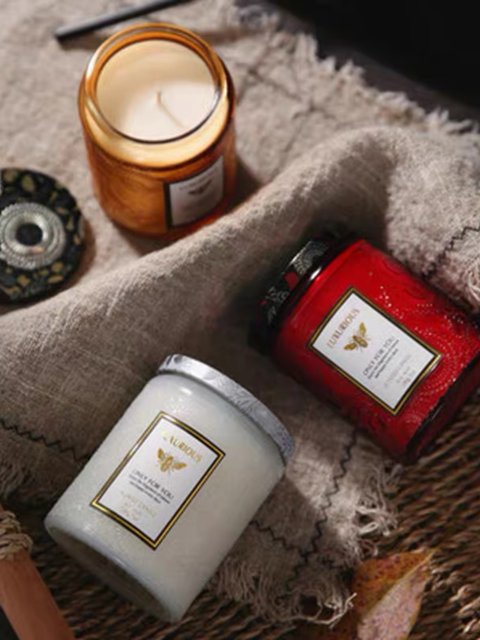 Medium-Sized Glass Cup Handmade Scented Candle, Long-Lasting, Smokeless, Embossed Soy Wax, Red, Bedroom, Living Room, Gift