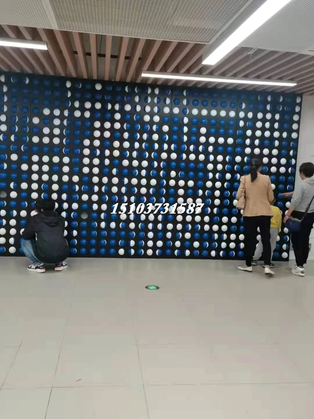 Large-scale flipping music wall shopping mall interactive flip ball logo net red wall decoration props scenic e-area park sign-in