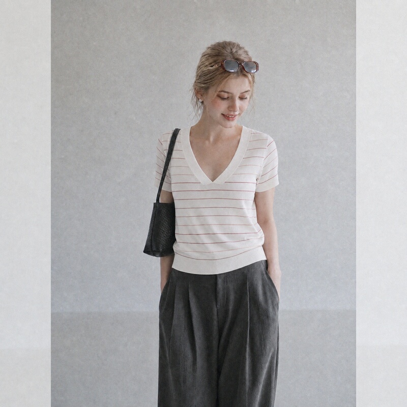 White Slim-Fit Striped Short-Sleeve V-Neck Knit Sweater for Women, 2026 Summer New Style, Airy and Simple Top White Slim-Fit Striped Short-Sleeve V-Neck Knit Sweater for Women, 2026 Summer New Style, Airy and Simple Top