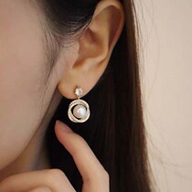 Advanced sense light luxury earrings 2021 New 2020 Korean temperament Net red French retro sterling silver pearl earrings