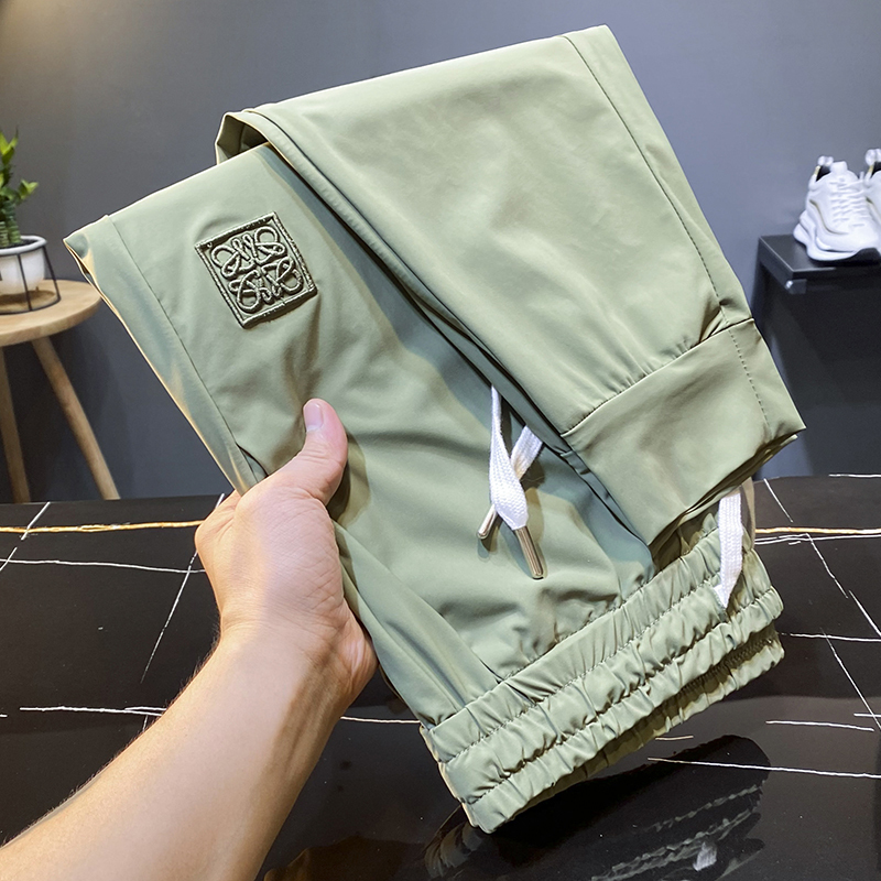 Green Ultra-Thin Ice Silk Soft Cropped Casual Pants for Men, Slim Fit, Elastic Cuffed, Simple Versatile Drawstring Sports Pants Green Ultra-Thin Ice Silk Soft Cropped Casual Pants for Men, Slim Fit, Elastic Cuffed, Simple Versatile Drawstring Sports Pants