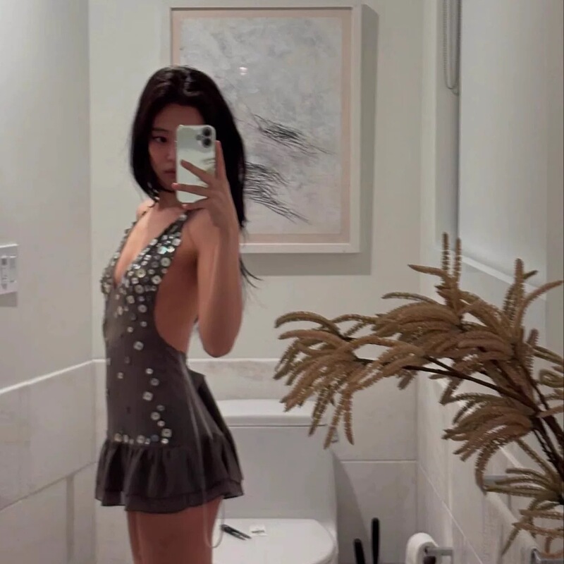 Jennie-Style Dress with Shell Button Embellishments, Sexy Backless Halter Neck Sequin Ruffle Strap Dress Jennie-Style Dress with Shell Button Embellishments, Sexy Backless Halter Neck Sequin Ruffle Strap Dress