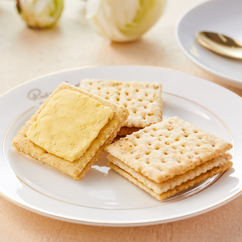 康师傅 3+2胚芽苏打夹心饼干 125g*4盒 双重优惠折后￥12.9包邮