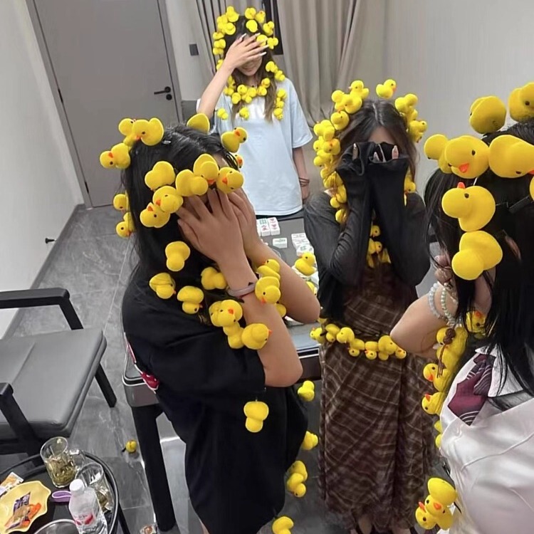 Contemporary Friends' Mental State Creative Little Yellow Duck Mahjong Billiards Game Prank Punishment Props Side Clip Hair Accessories Contemporary Friends' Mental State Creative Little Yellow Duck Mahjong Billiards Game Prank Punishment Props Side Clip Hair Accessories