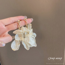 Sen Ensemble Super Fairy White Mesh Yarn Flower Earrings Temperament Fairy Summer Gentle Wind Glitter Big round face Slap Daughter