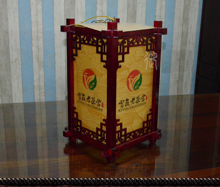 The waterproof cover is fitted with the lantern to use