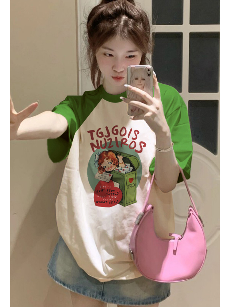 ショッピングモールのカウンターのコントラストカラーのラグラン半袖Tシャツの女性の夏のドーパミンウェアのデザインニッチなルーズトップ