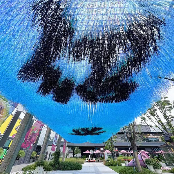 Spring Breeze Blowing through the Rain Curtain, a Beautiful and Artistically Arranged Photo-Taking Atmosphere at the Popular Tourist Spot in Xi'An