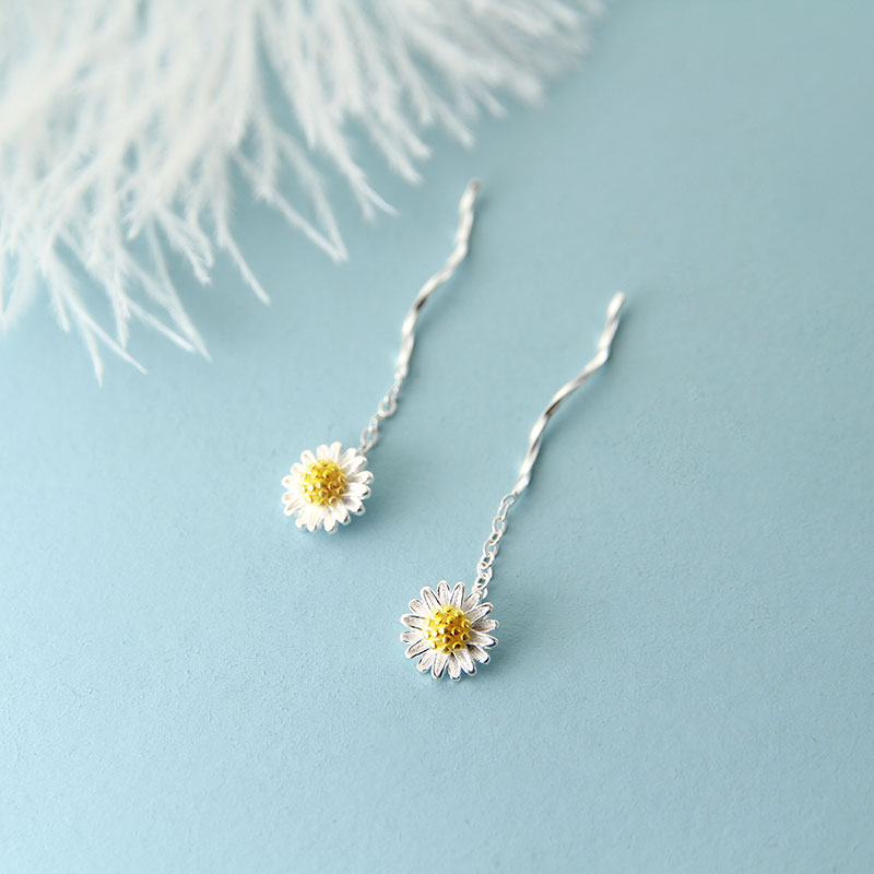 Daisy Trunks Women's Pure Silver Sensual Flowers Delicate Niche Design Temperament Web Red Long Version Earrings Lins Lukewarm Wind