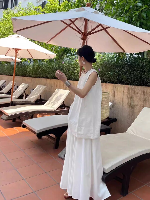 Casual V-Shaped Backless Design, Pure Color Round Neck Vest Top, Summer New Style, Loose Sleeveless Elegant Shirt for Women