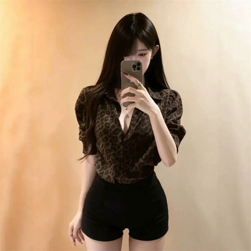 American Retro Sexy Polo Collar Leopard Print Shirt for Women, New Summer Style, Sexy Elegant, Waist Slimming, Fashionable Top American Retro Sexy Polo Collar Leopard Print Shirt for Women, New Summer Style, Sexy Elegant, Waist Slimming, Fashionable Top