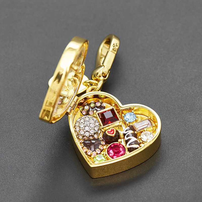 Fashionable Diamond-Encrusted Openable Heart-Shaped Chocolate Box Pendant, High-End Design Heart-Shaped Keychain, Versatile and Sweet Fashionable Diamond-Encrusted Openable Heart-Shaped Chocolate Box Pendant, High-End Design Heart-Shaped Keychain, Versatile and Sweet