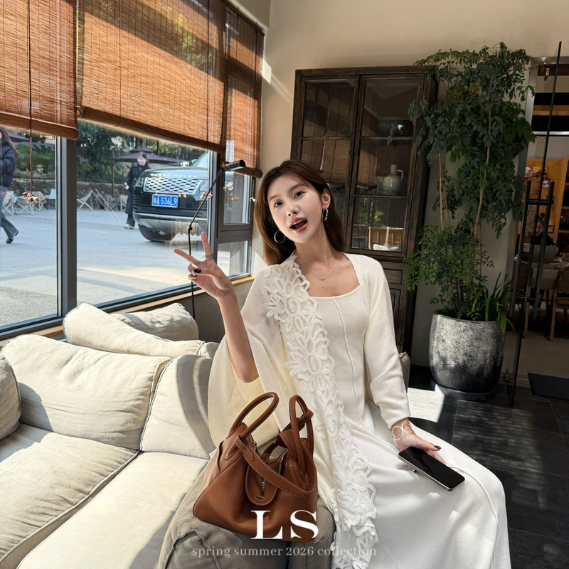 Ls-Luxury French-Style Lace Patchwork Cape Shawl with an Atmospheric Feel (Contains 6% Wool) 5802 Ls-Luxury French-Style Lace Patchwork Cape Shawl with an Atmospheric Feel (Contains 6% Wool) 5802