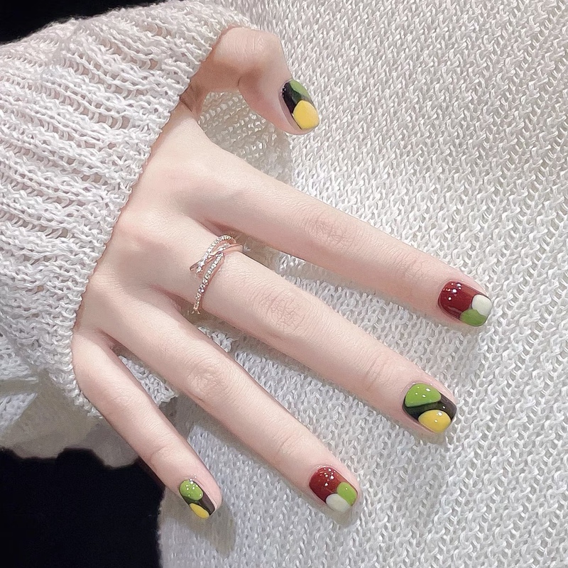 Short Handmade Nail Stickers in Early Spring Green, Yellow, and Red with Hand-Painted Color Combinations, Brightening Effect, Unique and Niche Style for Young Girls, Fake Nails