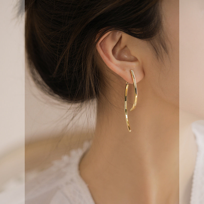 Geometric earrings niche design high cold wind gold ear female temperament simple irregular line ear crash