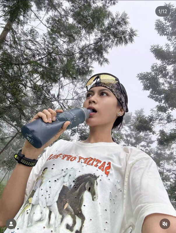Satisfyrunning Marathon-Themed Sports Short-Sleeve T-Shirt with Holes, Wear-Resistant, Sweat-Absorbent, Skin-Friendly, Breathable Satisfyrunning Marathon-Themed Sports Short-Sleeve T-Shirt with Holes, Wear-Resistant, Sweat-Absorbent, Skin-Friendly, Breathable