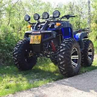 The new all -terrain size Bulls beach car four -wheel off -road motorcycle four -wheel drive universal axis transmission double