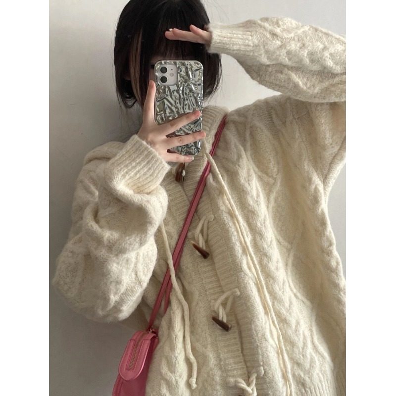 Hooded sweater coat women's small autumn and winter white twist Japanese style lazy Korean style gentle knitted cardigan top