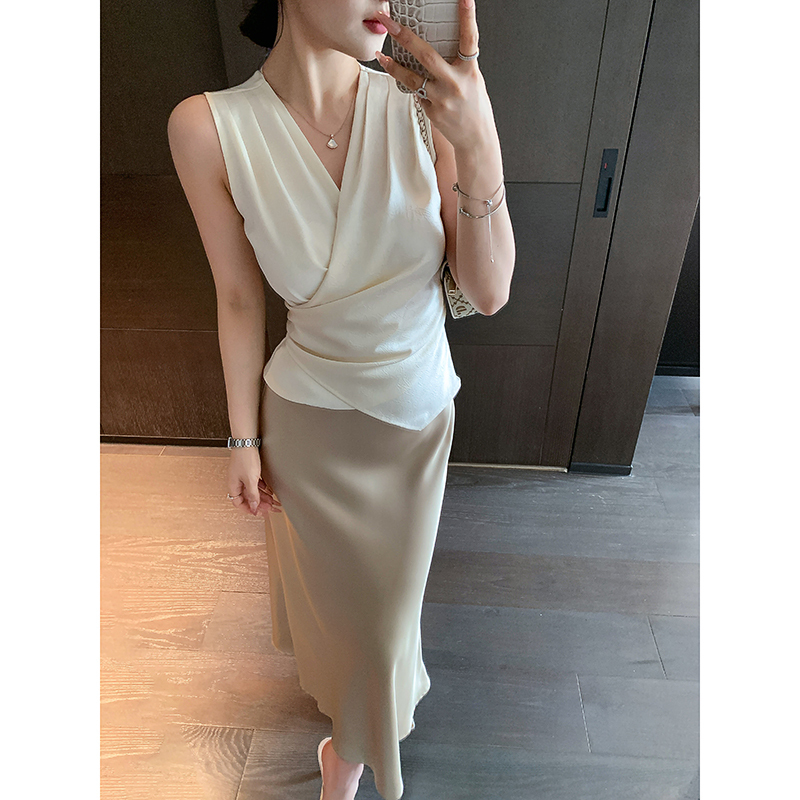 Lin Guanguan French-Style Satin Sleeveless V-Neck Cross-Tie Shirt for Women, Summer Elegant and Sophisticated Tank Top