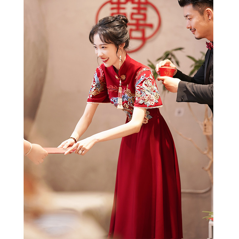 Toast clothing bride cheongsam wine red winter engagement dress wedding dress thank you banquet Chinese Xiuhe clothing covering arms